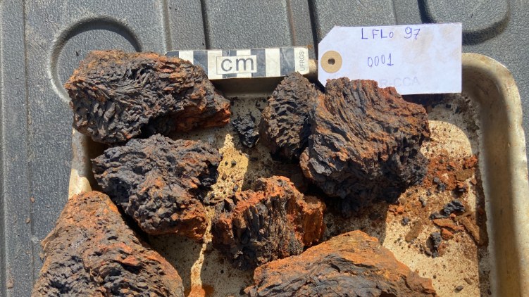 Hematite samples recovered from the Florália Project, with scale bar